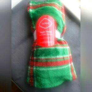 NWT JOYLAND HOLIDAY THROW